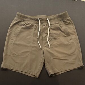 Vuori Men's Dark Meta Easy Shorts